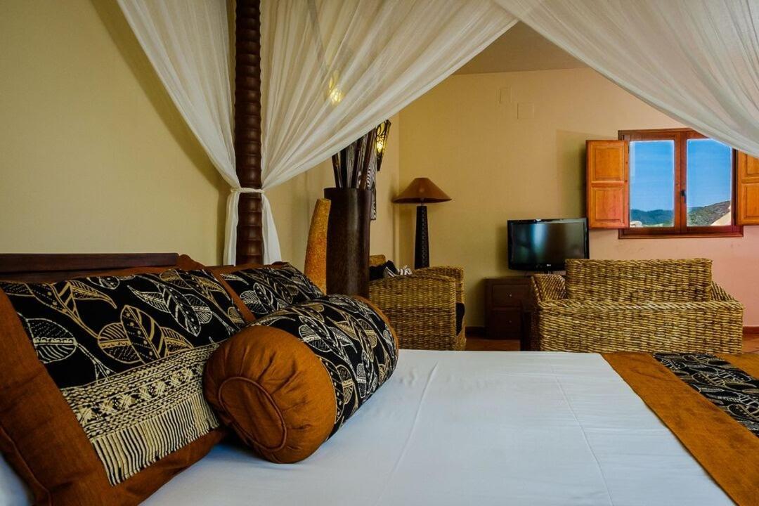 Masia Durba Hotel Castellnovo Luaran gambar