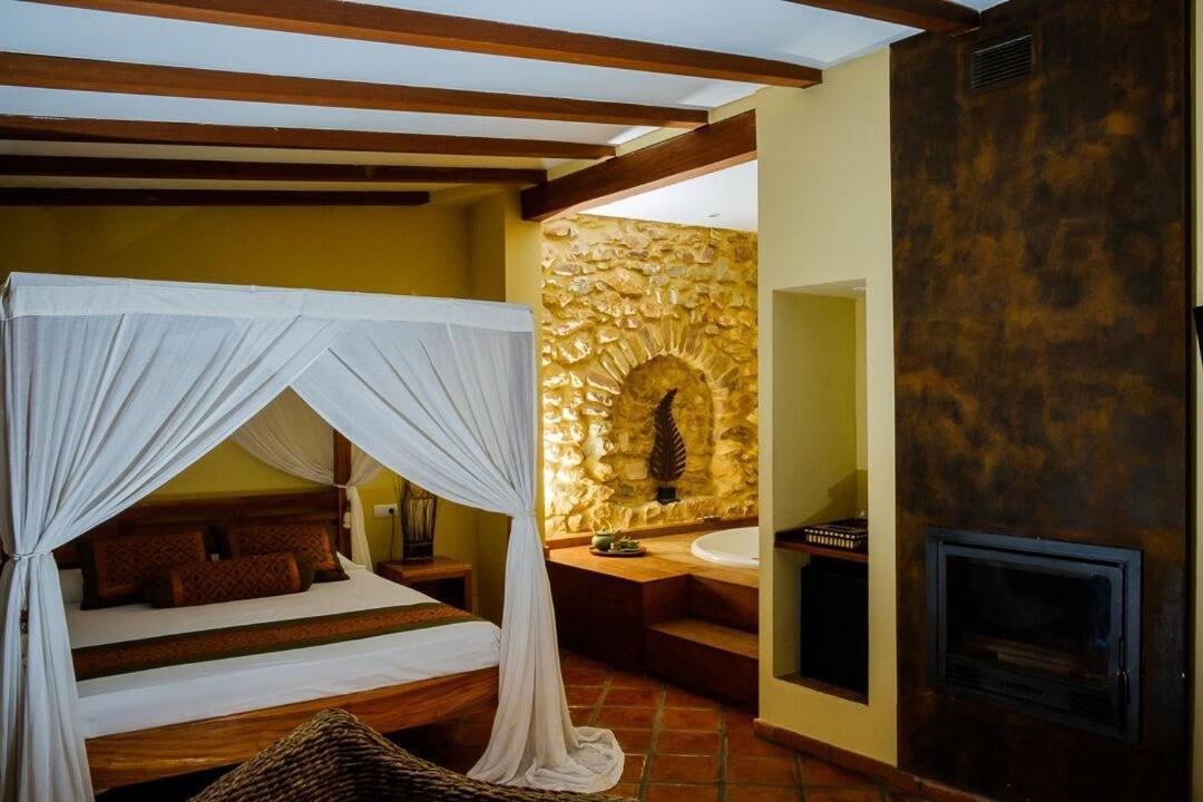 Masia Durba Hotel Castellnovo Luaran gambar