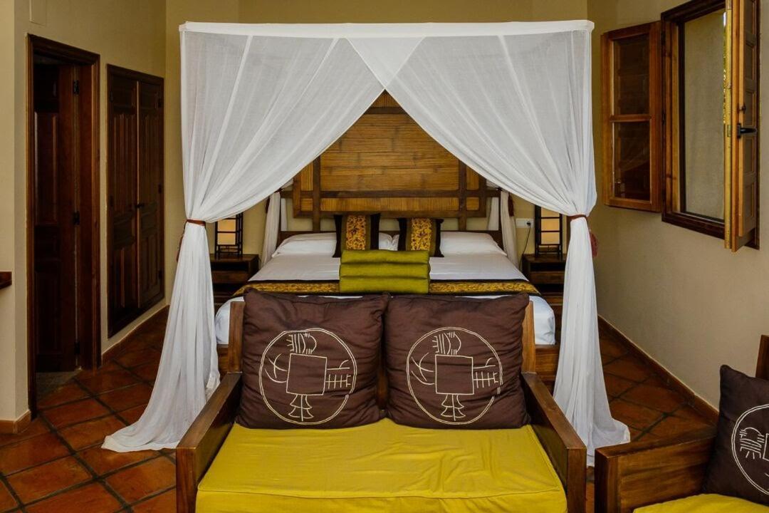 Masia Durba Hotel Castellnovo Luaran gambar